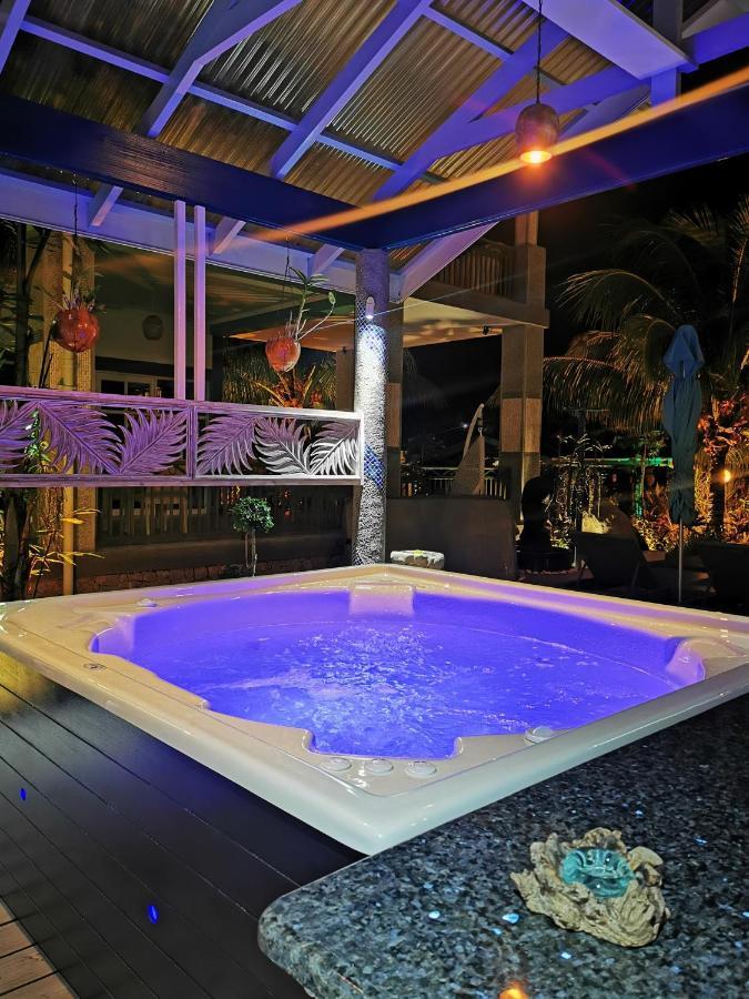 Charme De L'ile Aparthotel
