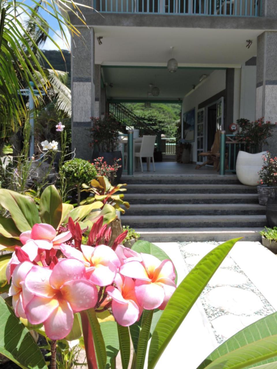 Aparthotel Charme De L'ile 2*
